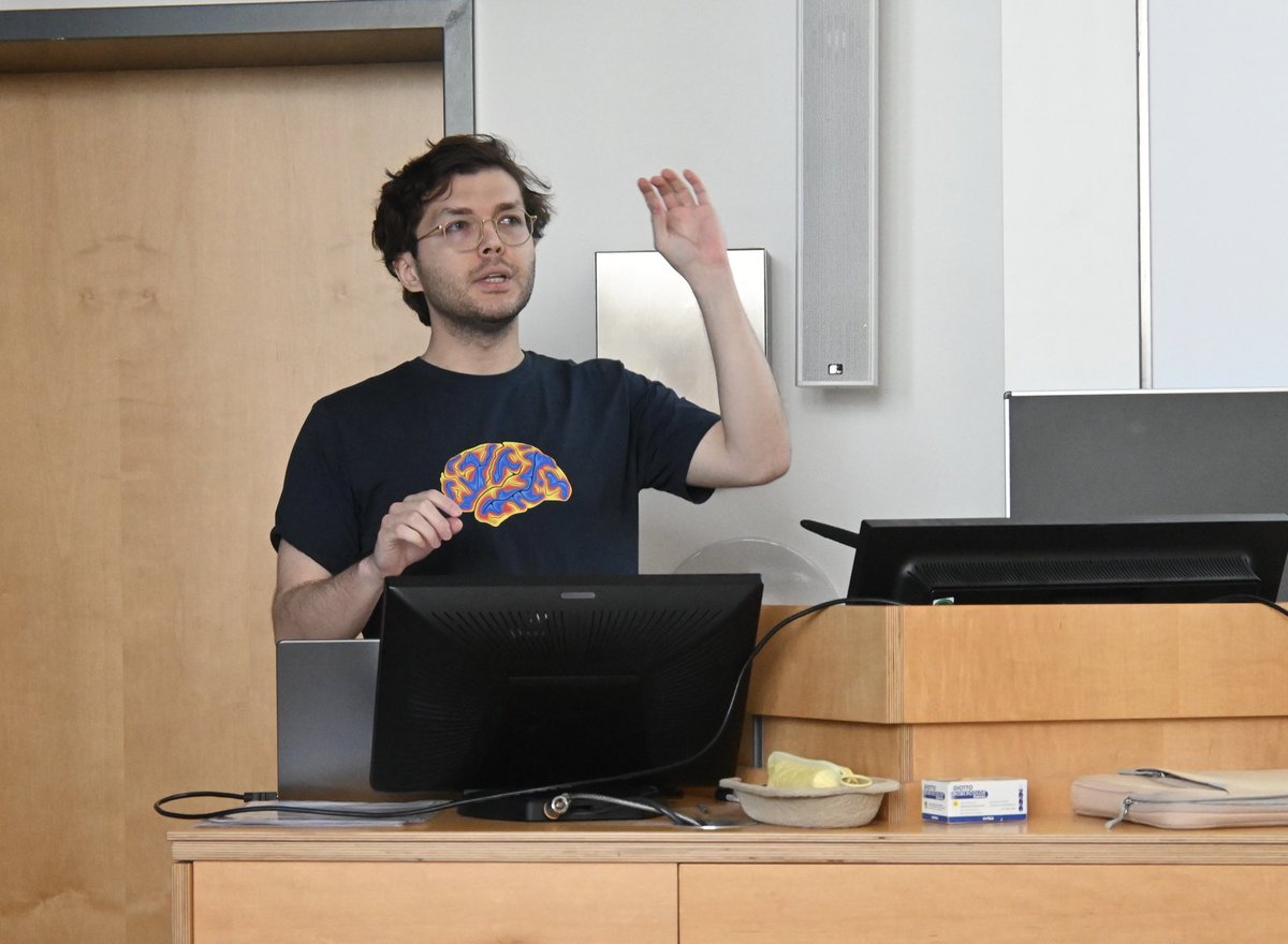 BrainInDepth's tweet photo. Dr. Ömer Faruk Gülban's @ofgulban detailed LayNii workshop is underway! Thank you for your clear and insightful sharing. These new updates from LayNii are really helpful ;-)
Github: https://t.co/gZD7RNIRGx 
Youtube tutorial: https://t.co/3mxo8FdZiH https://t.co/i3qq4gN9Kn