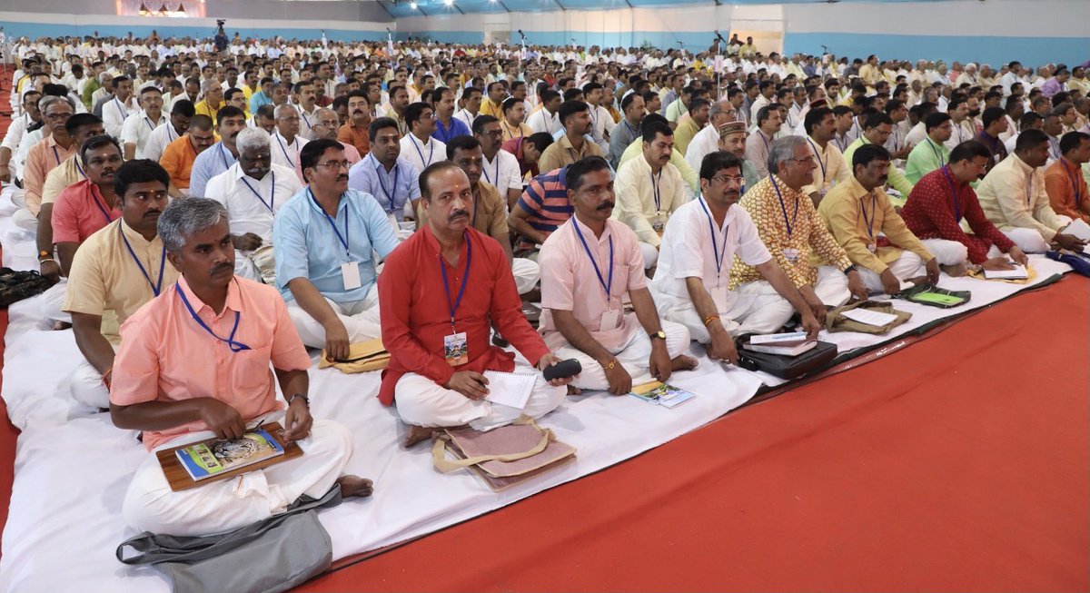 राष्ट्रीय स्वयंसेवक संघ की अखिल भारतीय प्रतिनिधि सभा बैठक का शुभारम्भ पूजनीय सरसंघचालक डॉ. मोहनजी भागवत और माननीय सरकार्यवाह श्री दत्तात्रेय होसबाले जी ने भारत माता के चित्र पर पुष्पार्चन करके किया। इस वर्ष बैठक का आयोजन नागपुर (महाराष्ट्र) में रेशिम बाग, स्मृति मन्दिर परिसर में