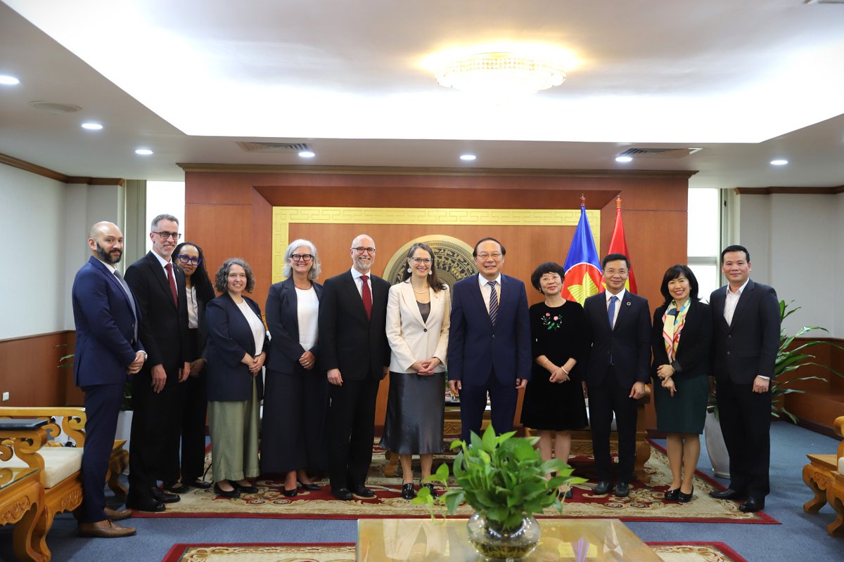 Charting the course for deeper engagement in #ClimateAction. 🇨🇦 Climate Change Ambassador Catherine Stewart and FinDev CEO Lori Kerr met with🇻🇳 government officials to discuss 🇻🇳 environmental and climate change priorities, 🇨🇦 support to climate action under the #IPS.