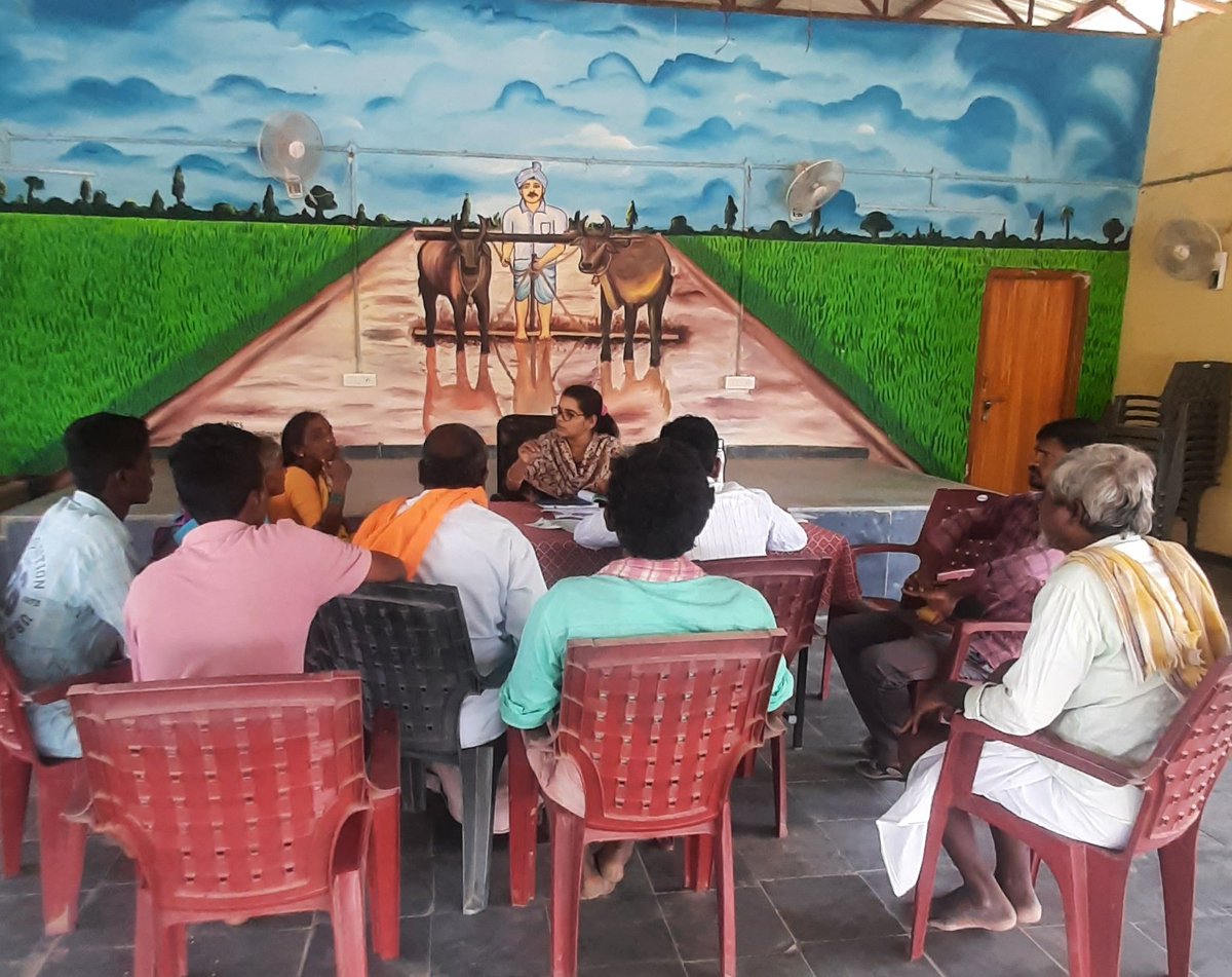 PrashanthiAEO's tweet photo. created awareness meeting to famers about NPCI Mapping and pest and diseases in Paddy crop at Jajapur rythuvedika of narayapet mandal @harsha_koya @MJSudhakar8 @Tummala_INC https://t.co/WExDaqLGHK