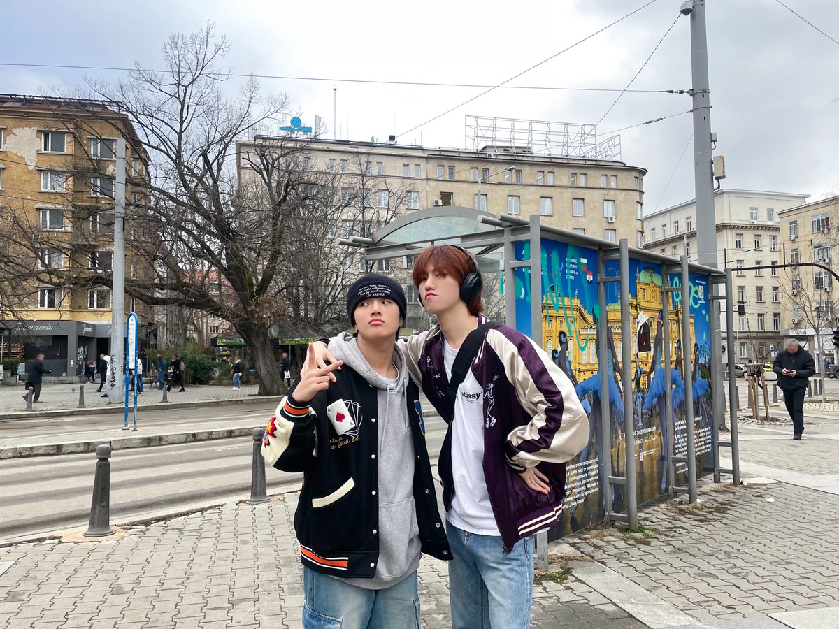 TRENDZ_OFFCL's tweet photo. [📷]

??? : 조별로 돌아다니다가 3시까지 시계탑 앞으로 모여...

#TRENDZ #트렌드지 https://t.co/qOnhcIAnlw
