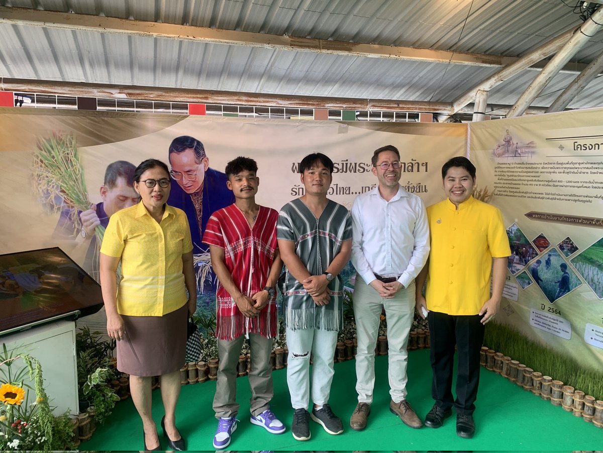 Met rice farmers from Tak province in northern Thailand. The farmers are proud of their local upland rice varieties which yield lower than modern ones but taste better according to them 🌾