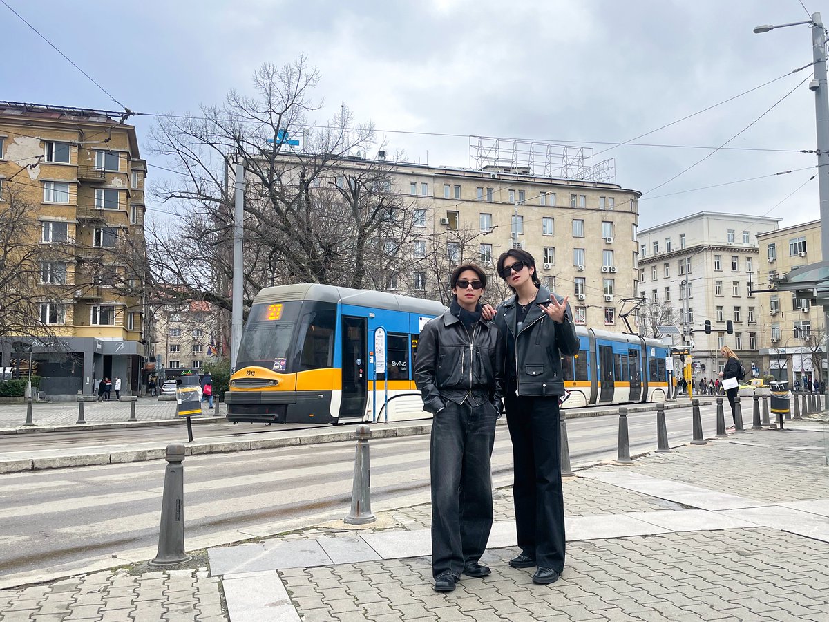 TRENDZ_OFFCL's tweet photo. [📷]

??? : 조별로 돌아다니다가 3시까지 시계탑 앞으로 모여...

#TRENDZ #트렌드지 https://t.co/jJkzJOqXBQ