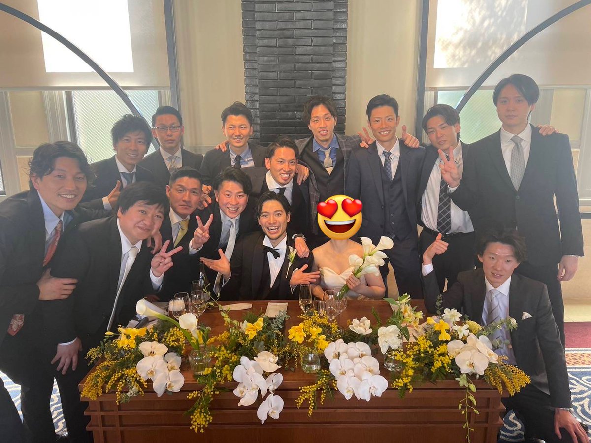 terashiga_ka's tweet photo. 先日大学時代の友達の結婚式に行ったんですが、私、イケイケグループに飼われてるブタでした。15年前に気付くべきでした。さっさん、おめでとう🎊 https://t.co/Z9zvHYFa5Y