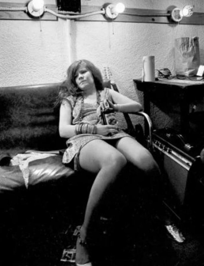 fasc1nate's tweet photo. One of the last photos of Janis Joplin, taken on October 3rd, 1970. She passed away on October 4th when she was 27. https://t.co/JzHBwQpw5w