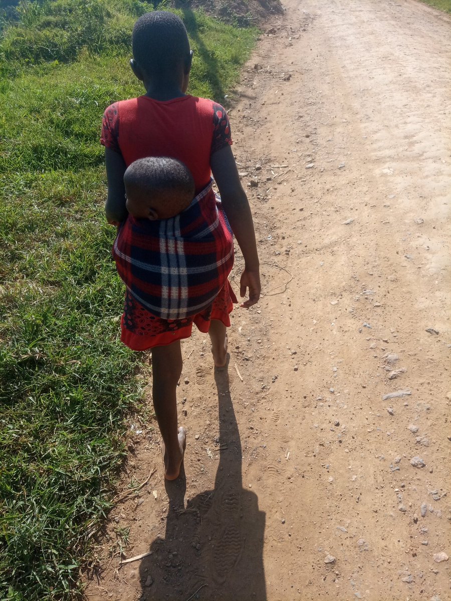 childrenofbatwa's tweet photo. This children she stay badly situation now where to stay https://t.co/CdNPfbRw0r