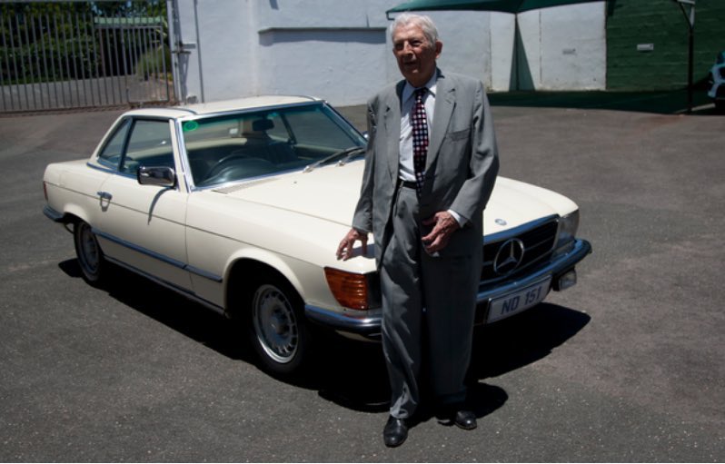 4/ Similarities to Warren Buffett

 Just like Buffet, 

> Leonard Baumann still goes into the off...