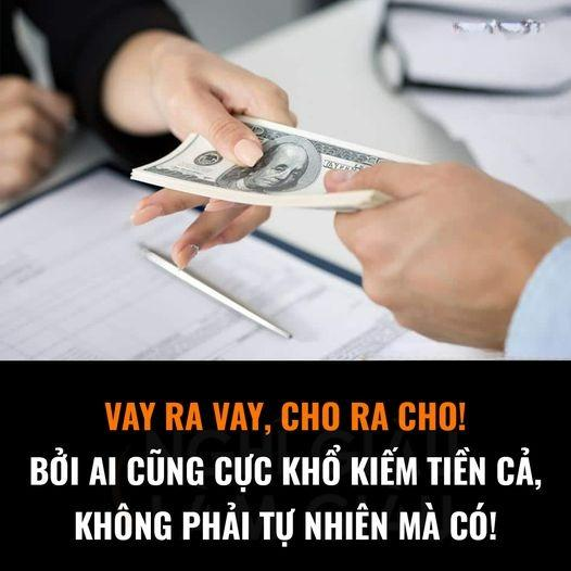 dajorge_1's tweet photo. HÃY TỰ ĐẶT RA CHO MÌNH QUY TẮC SỐNG!
1. Mượn 5 triệu thì đến ngày trả phải trả 5 triệu, không phải trả 3 triệu, lần sau đưa thêm 1 triệu, lần nữa đưa 1 triệu. Đưa lẻ tẻ người ta không xoay sở được việc khác. Lúc cho vay đưa một cọc chứ có đưa thành nhiều lần đâu?
2. Mượn đầu tháng, hứa cuối tháng trả thì tới ngày phải phải trả, không có tiền kịp thì phải báo cho người ta, chứ không phải để qua tháng khác, người ta hỏi mới nói "trả trễ", "xin khất".
3. Người ta có làm mấy trăm triệu một tháng là chuyện của người ta, đừng có kêu "Kiếm mấy trăm triệu một tháng mà có một triệu cũng đòi." Nên nhớ vay ra vay, cho ra cho, còn đã "mượn là phải trả dù chỉ 1 ngàn".
4. Lúc mượn tiền mình khóc than, khổ sở, tha thiết, mượn xong lúc trả tiền thì mình phải tươi cười mà trả cho người ta, không phải lúc trả ngồi than, gom tiền chỗ này chỗ kia cực lắm mới đủ trả. Gom đâu là chuyện của bạn, còn tiền bạn thiếu thì phải trả. Hiểu chứ?
5. Đang mượn tiền, thân mang nợ, thì bớt đăng hình đi du lịch, khoe mua đồ hiệu, bớt bớt lại....Chủ nợ cũng là con người mà, cũng tổn thương chứ. Trong khi bạn đang ăn chơi thì chủ nợ lại đang khó khăn xoay từng đồng.