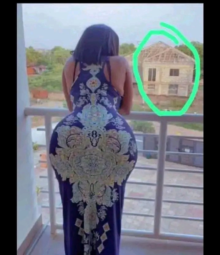 itzprudent's tweet photo. Now that the cost of living has increased, how will the owner of this house manage to roof his house🙆‍♂️ https://t.co/GeNQjnudq1