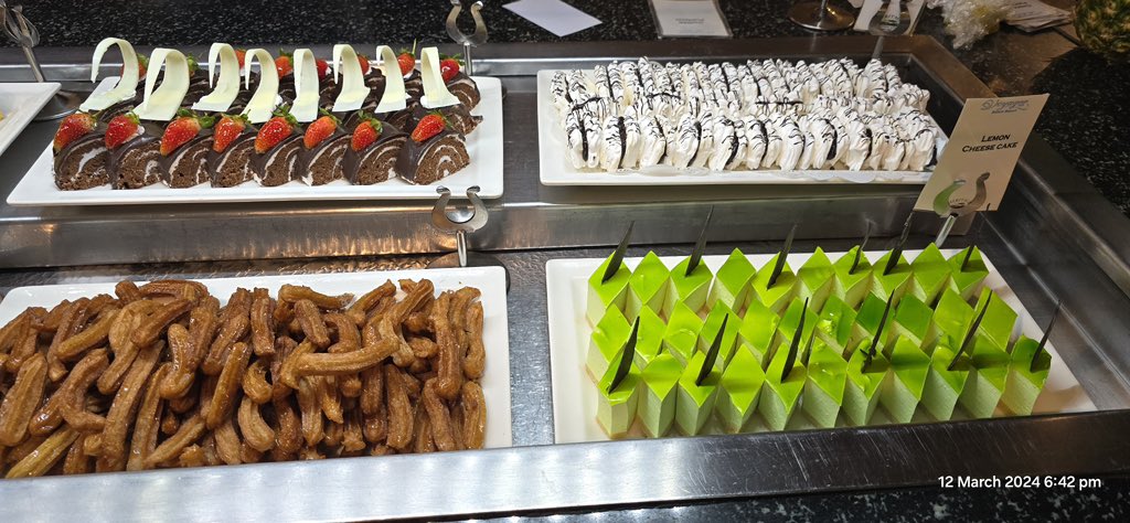VoyagerBeach_Ke's tweet photo. Dive into a world of flavors with our resort's sumptuous dessert offerings.π€€π€€
#Journeywithheritagekenya #ExploreVBR https://t.co/dQ751FtWEF