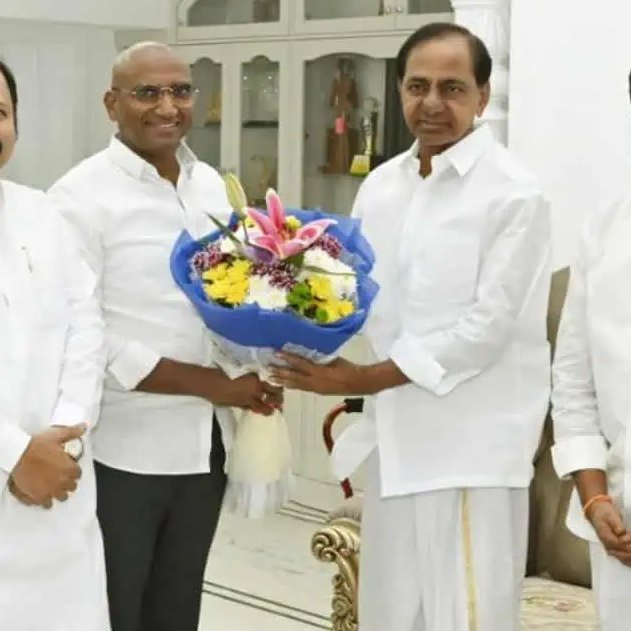 TeluguScribe's tweet photo. బీఆర్ఎస్ - బీఎస్పీ పొత్తులో భాగంగా బీఎస్పీకి 2 స్థానాలు కేటాయించిన బీఆర్ఎస్ పార్టీ

నాగర్ కర్నూల్, హైదరాబాద్ స్థానాలను బీఎస్పీ పార్టీకి ఇచ్చిన బీఆర్ఎస్ పార్టీ.. త్వరలో రెండు స్థానాలకు అభ్యర్థుల ఖరారు https://t.co/a49jwGIg0F