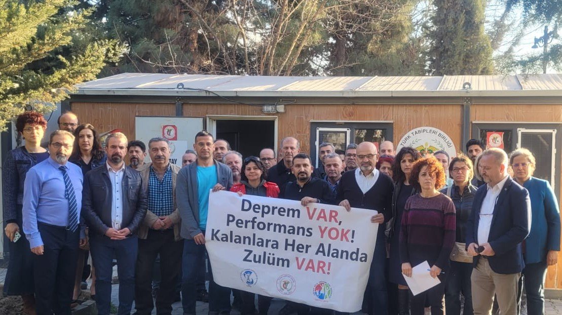 “Deprem bölgesinde sağlık emekçileri Tıp Bayramı’nı kutlayamıyor” 

sendika.org/2024/03/deprem…