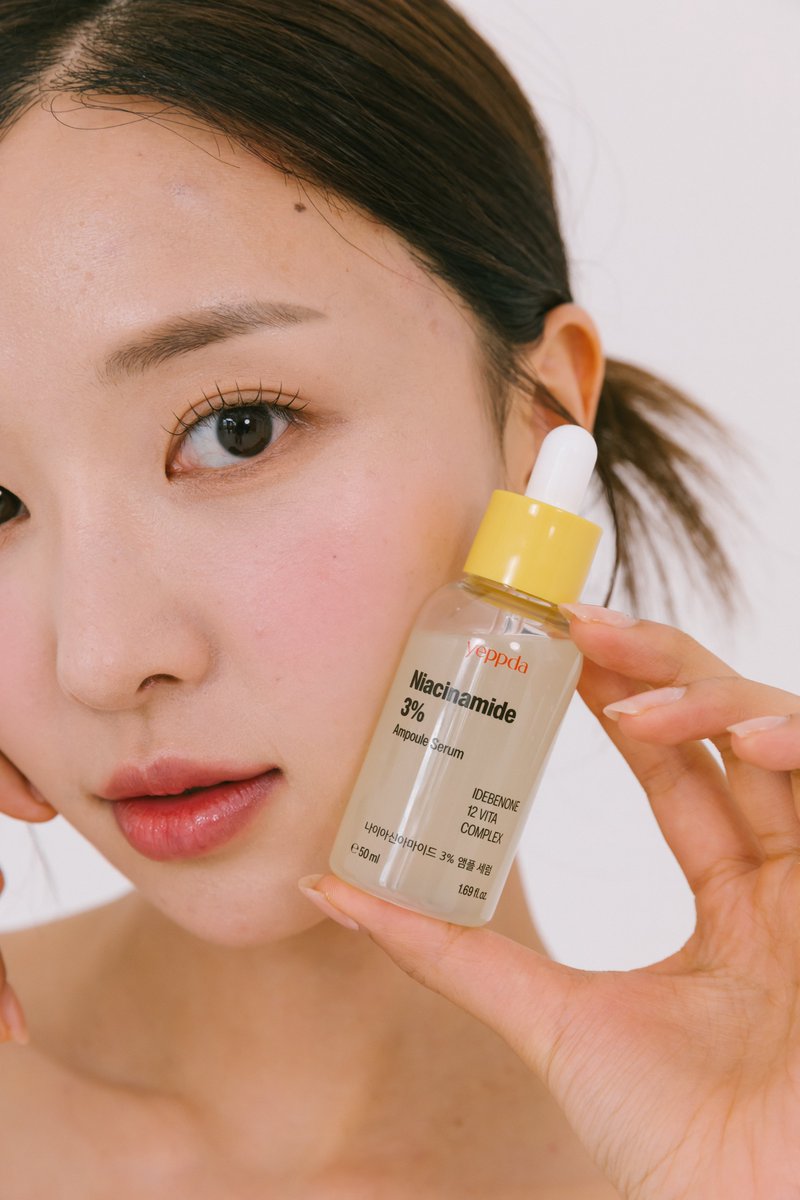yeppda_jp's tweet photo. そろそろ美白ケアを始める時期が来ました✨️

メラニンを抑えるナイアシンアミド３％アンプルセラム
肌トーンを明るくし、油水分バランスを調整してくれます💛

ベタつかず爽やかなテクスチャーで肌の活気を高めて透明な肌になれます！

ナイアシンアミドラインで美白ケアをしましょう✋️ https://t.co/EpvnZ6LFFr