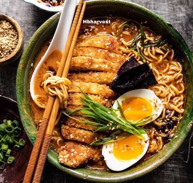 eatsimple_x's tweet photo. Resep Spicy Miso Chicken Katsu
Ramen 🍜🍜

Bahan-bahan:

Untuk Chicken Katsu:

- 4 potong dada ayam, tanpa tulang dan kulit
- 1/2 cangkir tepung terigu
- 2 butir telur, dikocok
- 1 cangkir tepung roti
- Minyak sayur untuk menggoreng

Untuk Saus Miso Pedas:

- 3 sdm miso pasta (misalnya, miso putih atau miso merah)
- 2 sdm gochujang (pasta cabai Korea)
- 2 sdm kecap manis
- 2 sdm mirin
- 1 sdm gula
- 1 sdm minyak wijen
- 2 siung bawang putih, cincang halus
- 1 sdm air

Tambahan untuk Ramen:

- 4 bungkus mie ramen instan
- 2 telur rebus, potong dua
- Sayuran pilihan (misalnya, wortel iris tipis, daun bawang iris, jamur shiitake, brokoli)

Cara membuat:

1. Siapkan Chicken Katsu:

- Pipihkan potongan dada ayam di antara dua lembar plastik pembungkus makanan hingga setebal 1/2 inci.

- Gulingkan potongan ayam dalam tepung terigu, kemudian celupkan dalam telur, dan akhiri dengan melapisi dengan tepung roti.

- Panaskan minyak dalam wajan yang cukup besar untuk menggoreng

- Goreng potongan ayam katsu dalam minyak panas hingga kecoklatan dan matang sepenuhnya. Tiriskan di atas kertas minyak.

2. Buat Saus Miso Pedas:

- Campur semua bahan saus miso pedas dalam mangkuk kecil. Aduk hingga rata.

3. Siapkan Ramen dan Sayuran:

- Rebus mie ramen sesuai petunjuk pada kemasan. Tiriskan dan sisihkan.

- Siapkan sayuran yang diinginkan dengan cara merebus, menumis, atau mengukus sesuai selera.

4. Sajikan:

- Letakkan potongan ayam katsu di atas piring saji.

- Letakkan telur rebus yang sudah dipotong-potong di sekitar ayam.

- Bagi mie ramen yang sudah direbus ke dalam mangkuk, tambahkan sayuran yang sudah disiapkan.

- Tuangkan saus miso pedas di atas ramen dan ayam katsu.

- Sajikan segera selagi hangat.Selamat menikmati Spicy Miso Chicken Katsu Ramen yang lezat!

Pict: Pinterest
Thanks 𝕏 #eatsimple
