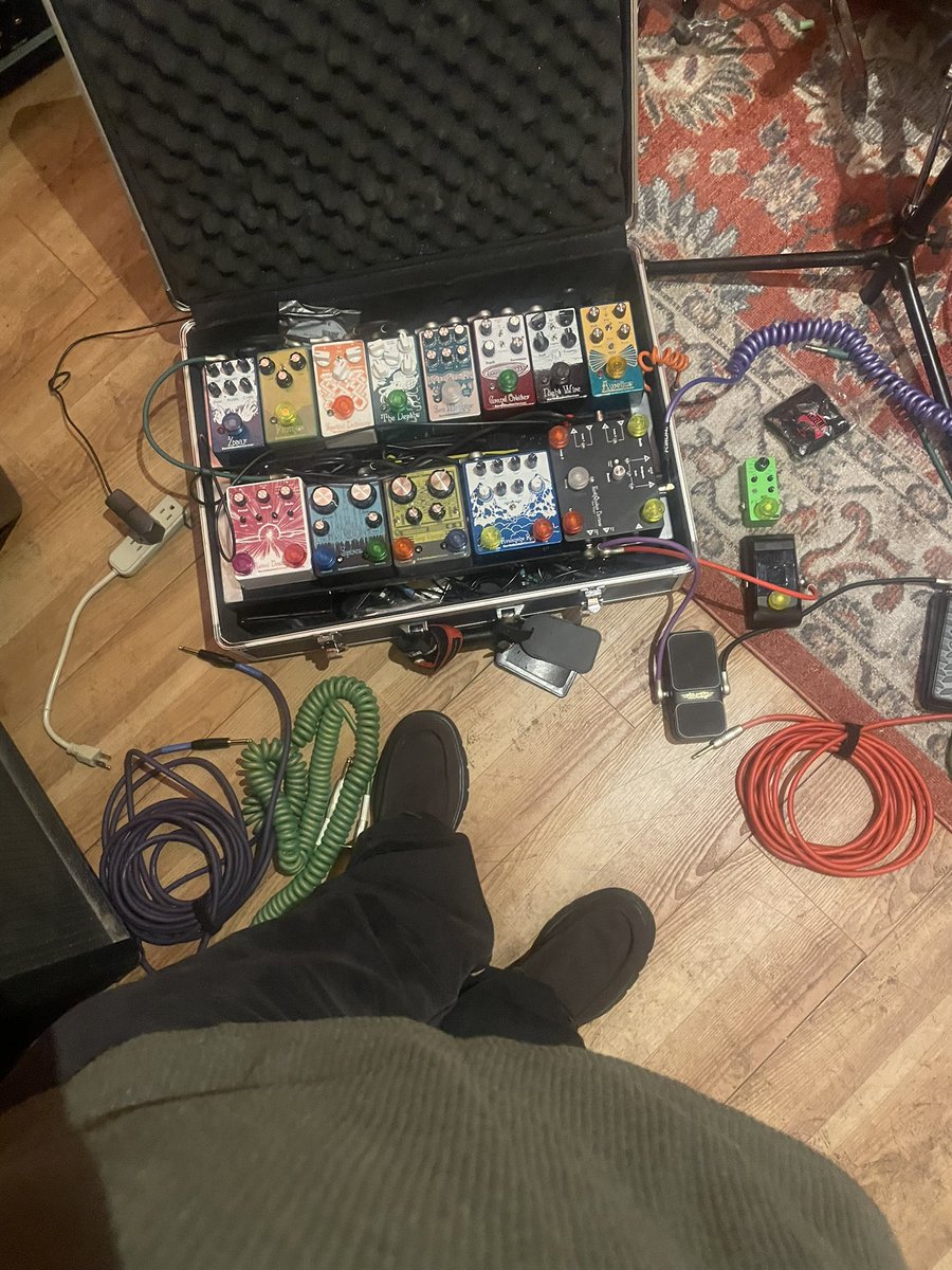dalehauskins's tweet photo. @DeathCloudd @EarthQuakerDev Los Angeles lifelong #guitarist of #Swiss #progrock #FlameDream.
“Dale has treasured since 2014 his luscious signal processings by the staggering abstract dwellers of hand-made humans subterraneans Ohioans EarthQuaker Devices that are out of this heliocentric planetary system.” https://t.co/RaCZZA4GWT