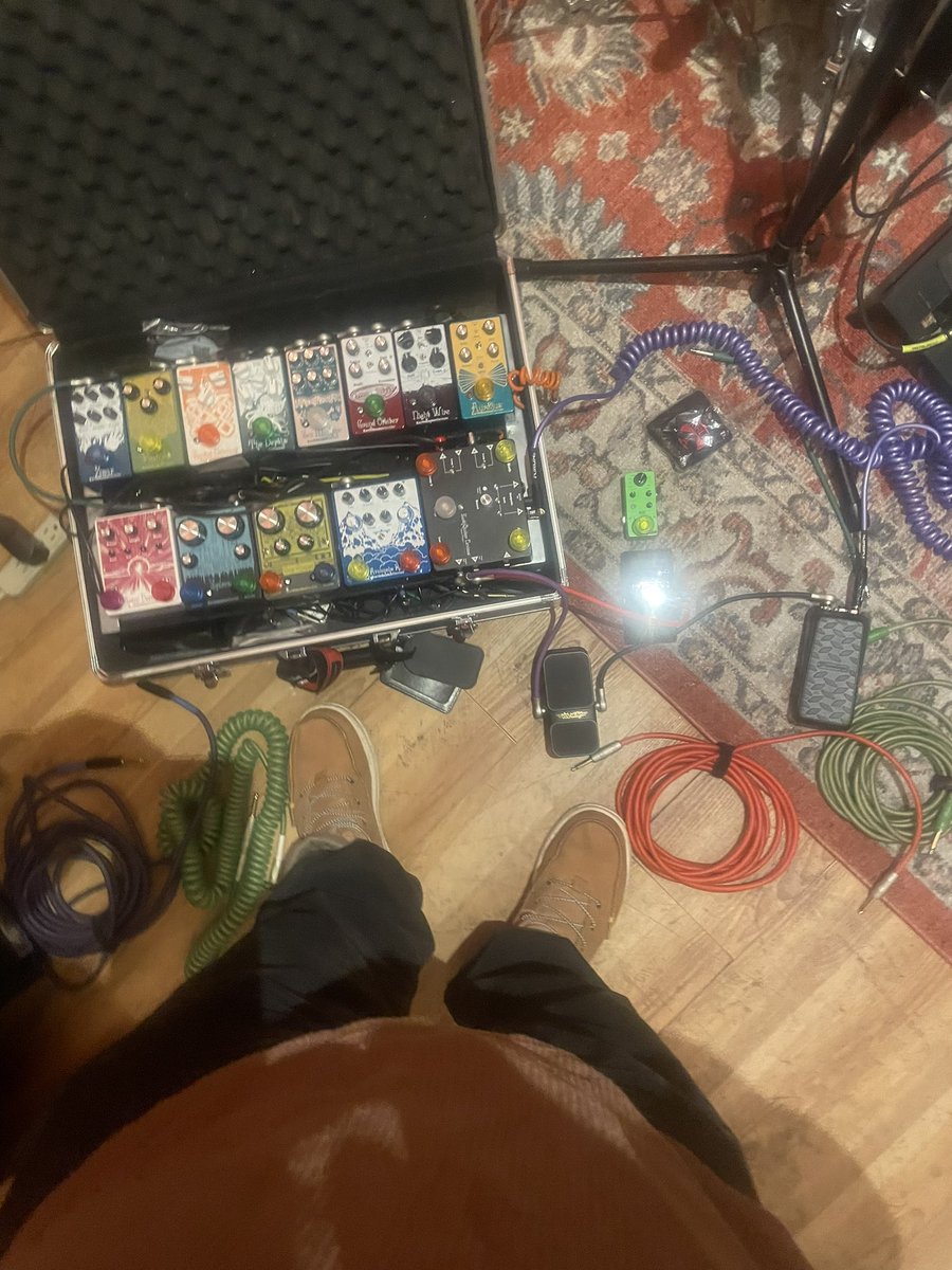 dalehauskins's tweet photo. @DeathCloudd @EarthQuakerDev Los Angeles lifelong #guitarist of #Swiss #progrock #FlameDream.
“Dale has treasured since 2014 his luscious signal processings by the staggering abstract dwellers of hand-made humans subterraneans Ohioans EarthQuaker Devices that are out of this heliocentric planetary system.” https://t.co/RaCZZA4GWT