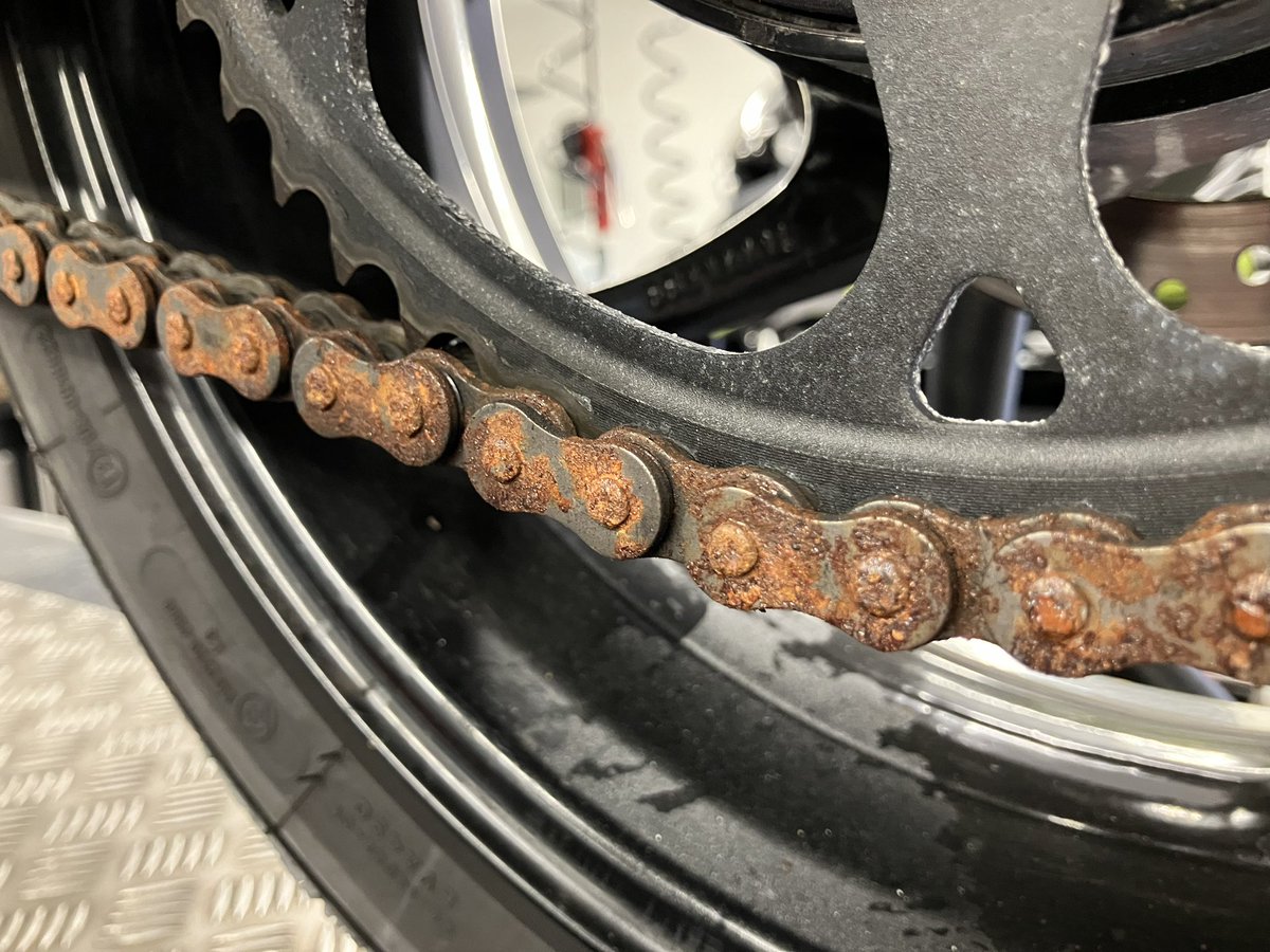 weloveyourbike's tweet photo. 1300 miles on a year old bike #chaincrimes #rust #motorcycle #maintenance #lackof https://t.co/VIF4GxT11Z