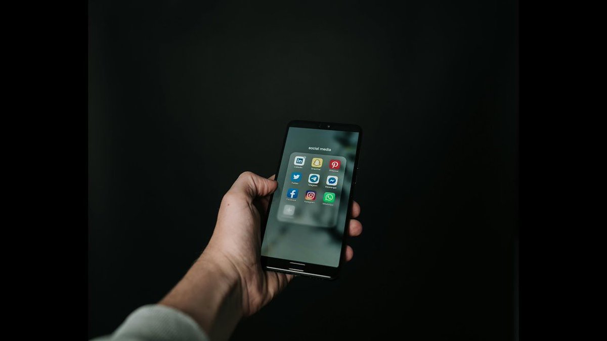 ZPRbfn's tweet photo. Social selling has emerged as a powerful strategy, bridging the gap between brands and their target audience. 

Watch on YouTube: https://t.co/V5vks2R5AT 
Read: https://t.co/645JM8gDHK 

#marketing #marketingstrategies #marketingtips #marketing101 #socialselling https://t.co/i5tnYKAQ7j
