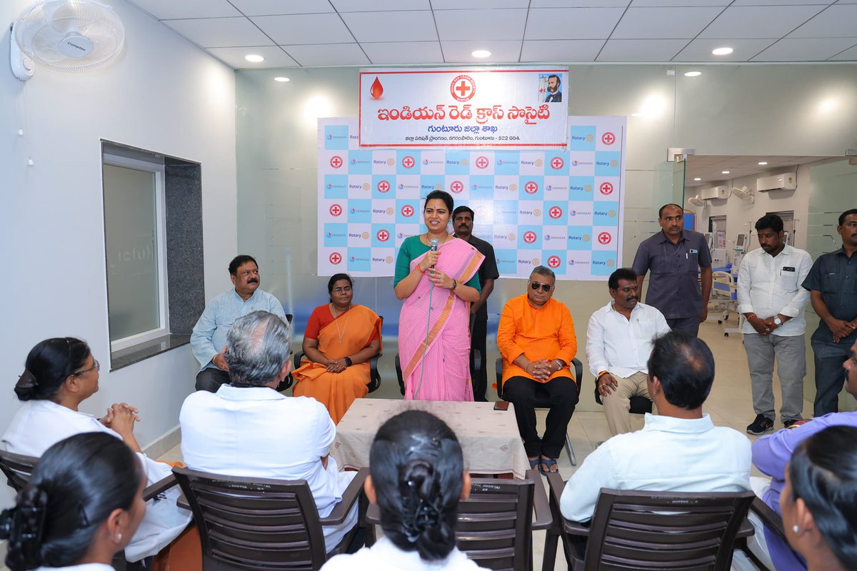 Advisor_AP_Vasu's tweet photo. *వైద్య రంగంలో స‌రికొత్త విప్ల‌వం జ‌గ‌న‌న్న‌*

*గ్రామ‌గ్రామాన ఆస్ప‌త్రి నిర్మాణం*
*వైద్య క‌ళాశాల‌ల నిర్మాణంలో కొత్త చ‌రిత్ర‌*
*రాష్ట్ర వైద్య ఆరోగ్య‌శాఖ మంత్రి విడ‌ద‌ల ర‌జిని గారు,ఎమ్మెల్యే మద్దాలి గిరి గారు,వడ్లమాను రవి గారు*
*సెయింట్ జోసెఫ్ వైద్య‌శాల‌లో కిడ్నీ డే వేడుక‌లు* https://t.co/5T89nCQlrT