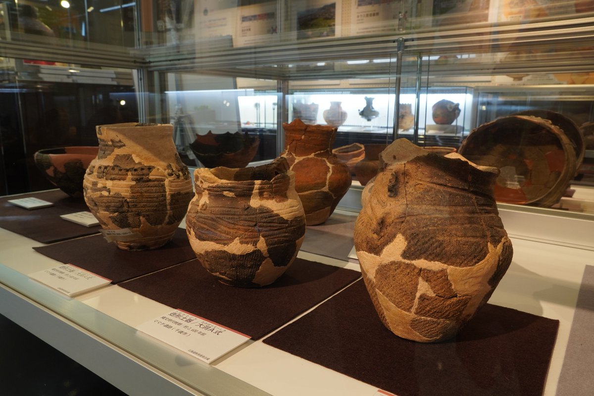 kitanojomon's tweet photo. 【北の縄文展2023in北斗市　開催中】
 北の縄文展2023in北斗市は3月16日（土）12：00まで。東は根室市、釧路市、千歳市。南は松前町、木古内町、北斗市、七飯町。北海道の「亀ヶ岡」を一気に見られる最後のチャンスです。11:00からは遺物に触れられるギャラリートークを開催。 https://t.co/BnDoJVF5hd