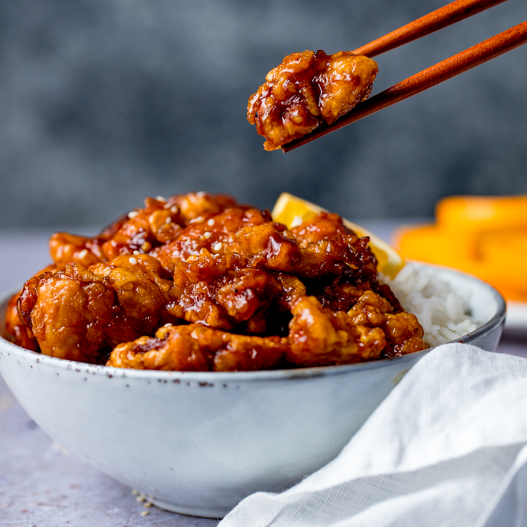 KitchenSanc2ary's tweet image. My Chinese Orange Chicken is sticky, sweet and tangy. 
It's easy to make at home, and will be ready for your family in 20 minutes! No need to go out and get that takeaway  😋
⁠kitchensanctuary.com/orange-chicken/
#orangechicken #recipe #foodiefriday