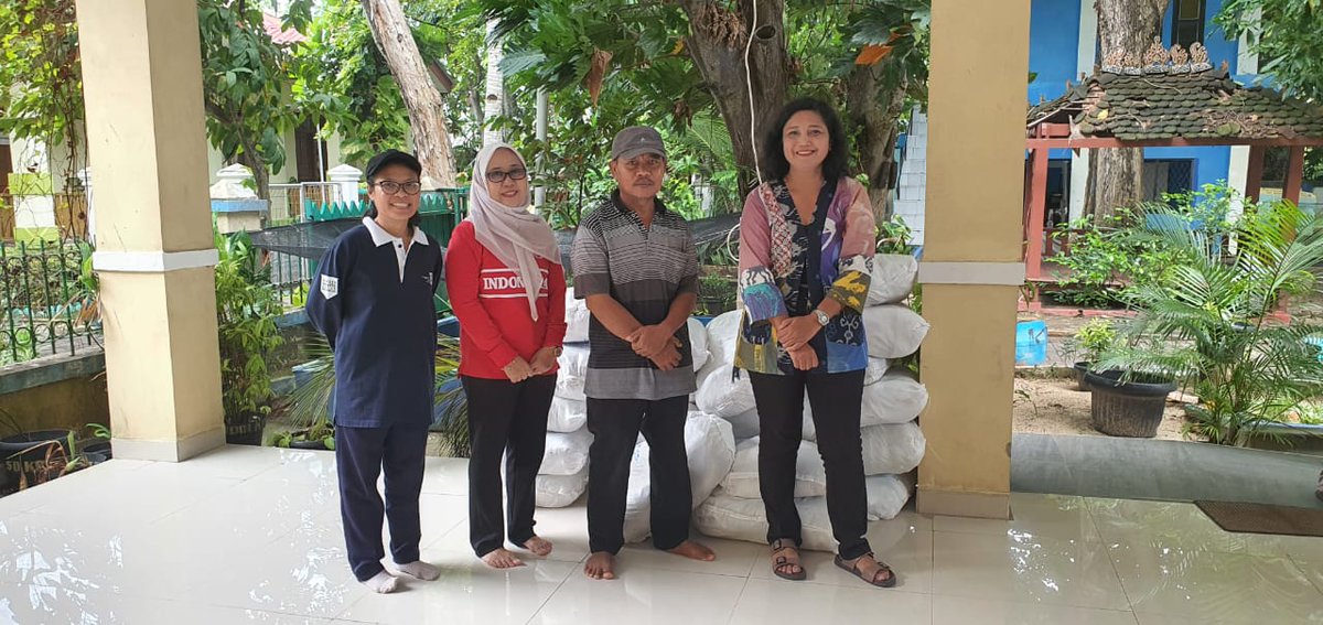 ElyGinting's tweet photo. Jumat 15/3, Ely S Ginting, Luhkan Kepulauan Seribu. Pendampingan Serah Terima Bantuan Alat Penangkap Ikan Jaring Gilnet Net dan Pancing kpd KUB Kel. Pulau Panggang 
#GiatluhkanSatminkalBogor
#KepulaunSeribu
#BantuanAlatTangkapIkan
@puslatluhkp 
@brpbatpp_bogor 
@bppsdm_kp https://t.co/64fN1bPtuL