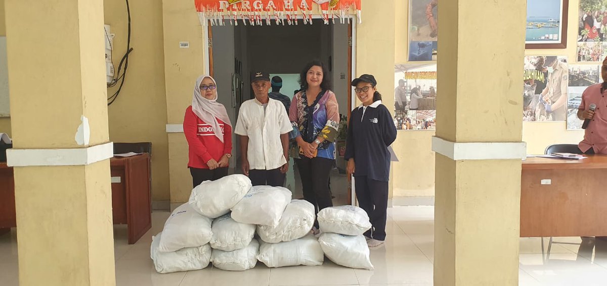 ElyGinting's tweet photo. Jumat 15/3, Ely S Ginting, Luhkan Kepulauan Seribu. Pendampingan Serah Terima Bantuan Alat Penangkap Ikan Jaring Gilnet Net dan Pancing kpd KUB Kel. Pulau Panggang 
#GiatluhkanSatminkalBogor
#KepulaunSeribu
#BantuanAlatTangkapIkan
@puslatluhkp 
@brpbatpp_bogor 
@bppsdm_kp https://t.co/64fN1bPtuL