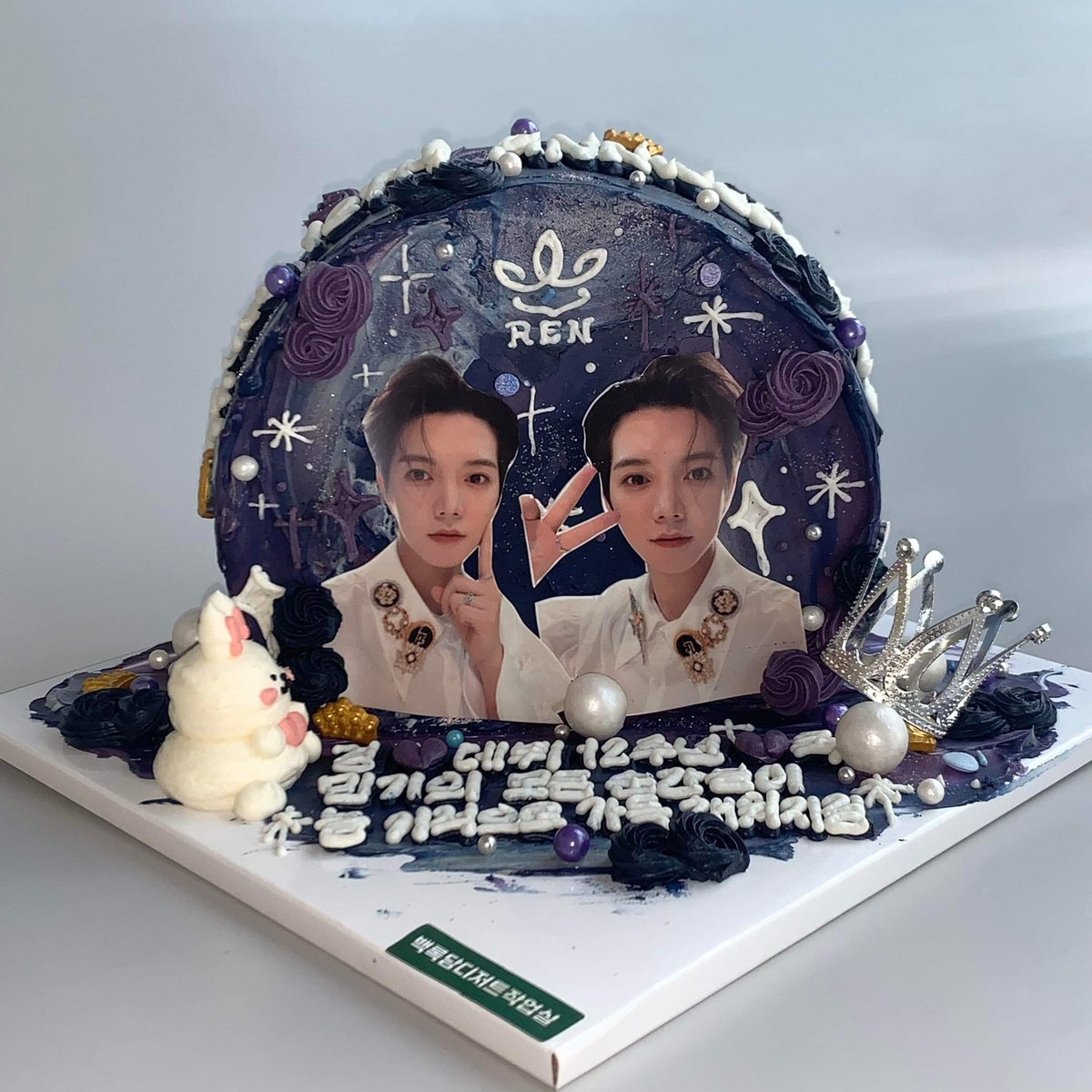 buneymingi's tweet photo. 🐰REN 12TH DEBUT SUPPORT🐰 
We have prepared cake and flowers to congratulate on Mingi's 12th anniversary💜💙🤍 All of Mingi's moments may it always be filled with Miracles 🙇🏻‍♀️🎊🎉 
With @1103_myming 

#렌 #최민기 #REN #CHOIMINGI 
#렌_데뷔_12주년
#12th_Debut_Anniversary https://t.co/UZivjHeseD