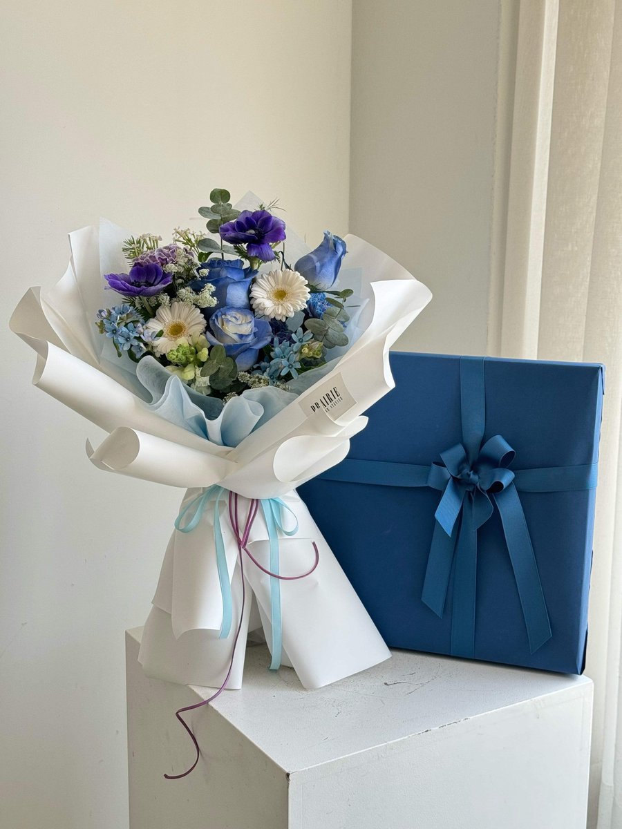 buneymingi's tweet photo. 🐰REN 12TH DEBUT SUPPORT🐰 
We have prepared cake and flowers to congratulate on Mingi's 12th anniversary💜💙🤍 All of Mingi's moments may it always be filled with Miracles 🙇🏻‍♀️🎊🎉 
With @1103_myming 

#렌 #최민기 #REN #CHOIMINGI 
#렌_데뷔_12주년
#12th_Debut_Anniversary https://t.co/UZivjHeseD