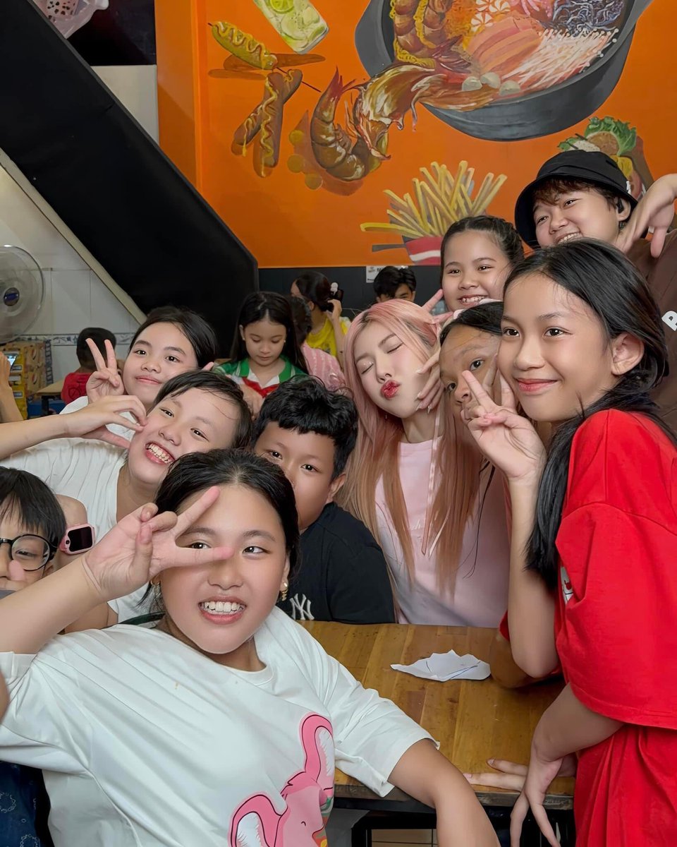 itsmetrangphap's tweet photo. Có quá nhiều sự đáng iu trong post này 🥰🥰
#TrangPhap #The1st #TheFirstManagement
#KorenoJumbo #KorenoRoad #Toạđộmìngon #Mìcủanghệnhân #PaldoVina #MìcayGold https://t.co/dl7QTqebq2