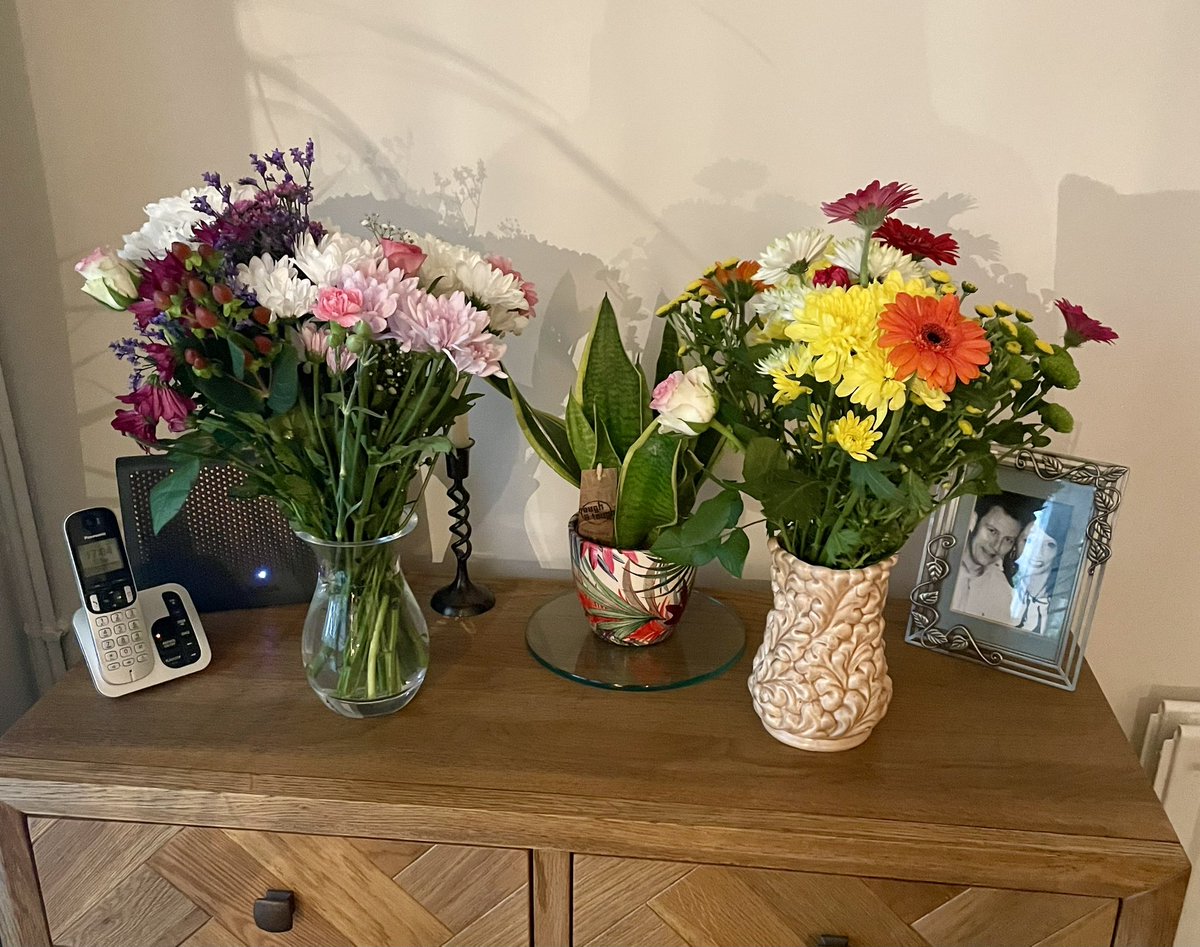 prior2c's tweet image. Just about had enough vases! 💐Such kindness from both colleagues &amp;amp; students! Feeling thoroughly blessed 💐💕💐@EmmaDee77 @MrsPrimary_EYFS @Gemma_Kirby1