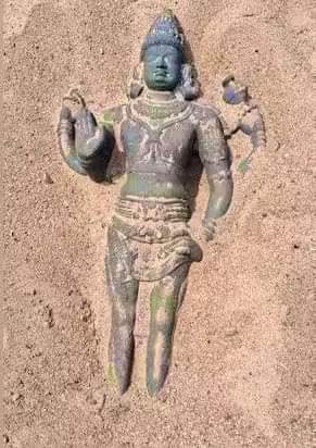 A beautiful image of Lord Subrahmanya discovered on the Kosasthalai river near Chennai. Four armed with Abhaya Hastha, Uru Hastha (hand on the thighs), Kundika (water pot) and Aksha Mala,this can be dated to 10th century CE #Bharat #iconography #muruga #tamilnadu