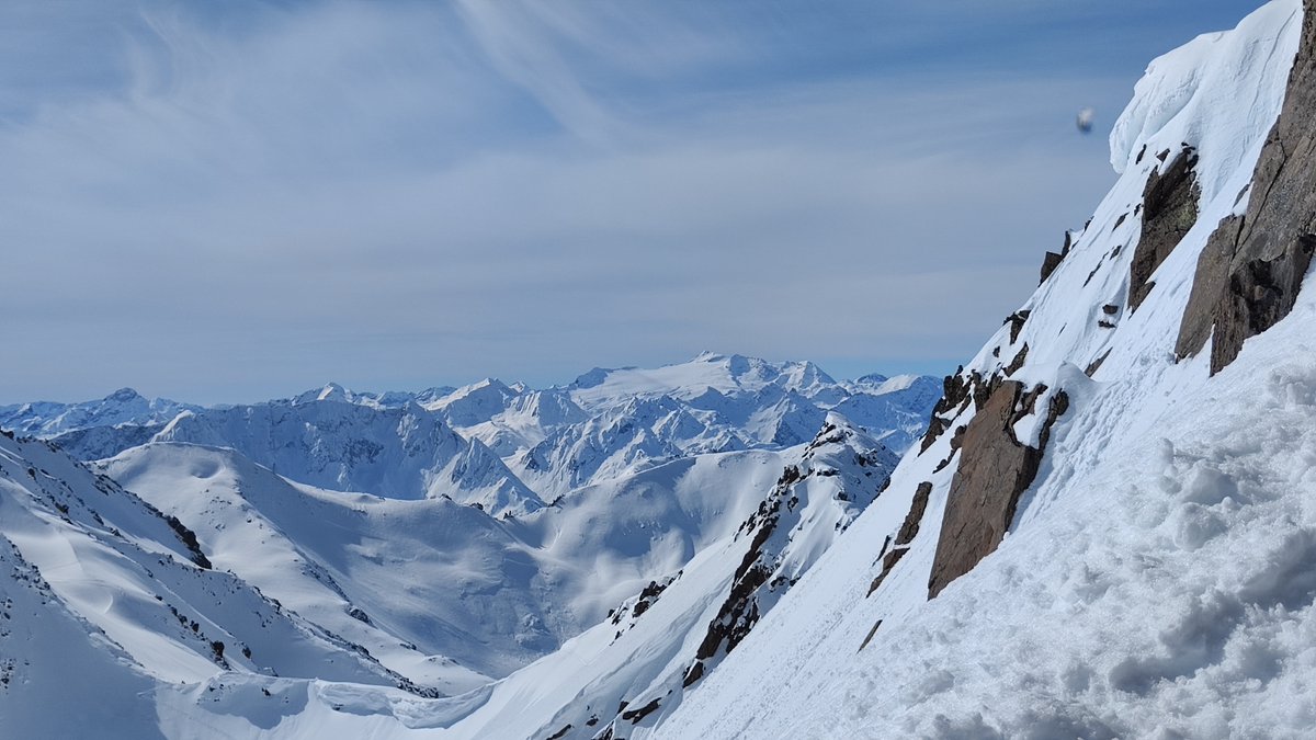 MeteoSvizzera's tweet photo. Una vista verso il #Basodino, in tutto il suo splendore invernale. https://t.co/P9HrgKzKtR