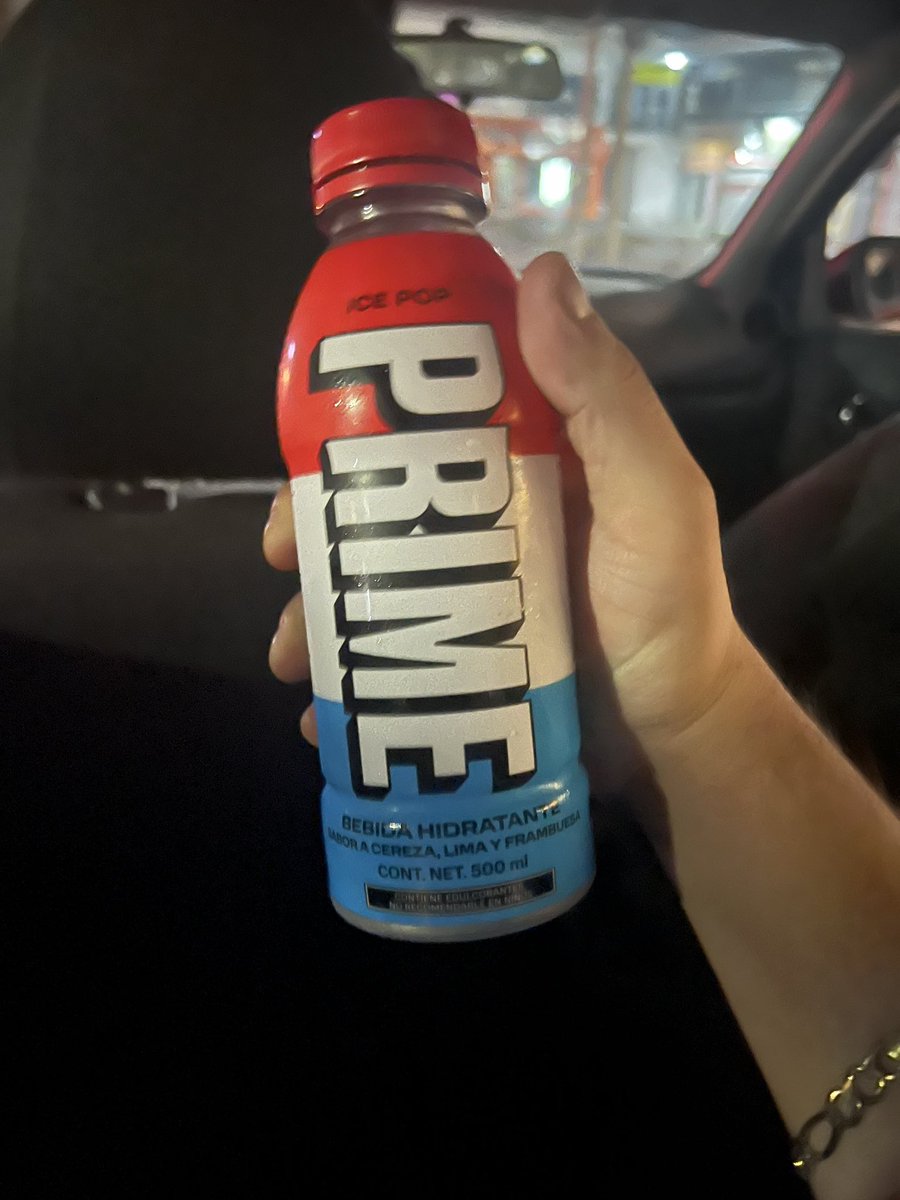 ozieldlf's tweet image. I might say i dont like the blue raspberry, but this one i like it a lot! #PRIME @LoganPaul @KSI on a 7-eleven in mexico! Hope this can cure my hangover 👀