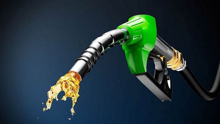 Ahead of the Lok Sabha polls, petrol and diesel prices have been reduced by Rs 2 per litre across the nation. The price cut will be effective from today said the oil ministry. #petrolprice #DieselPrice #Election2024 #ladakhtv