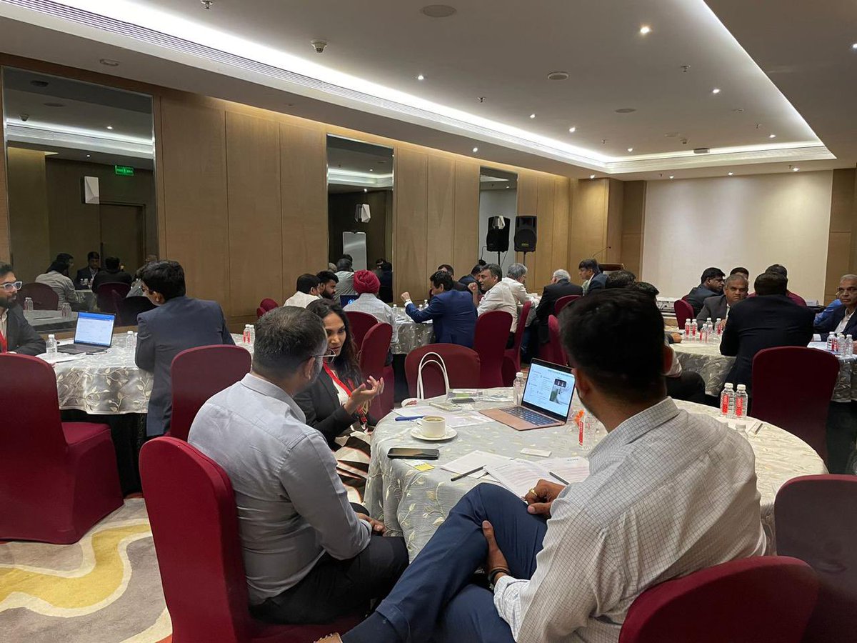 joachimrocha's tweet photo. Engaging and productive Govt and B2B meetings with 🇨🇦 Infra Delegation in Ahmedabad  as Gujarat plans to spend $ 60 bn on infra dev in nxt 5 yrs. https://t.co/GM6Iy6zR6l