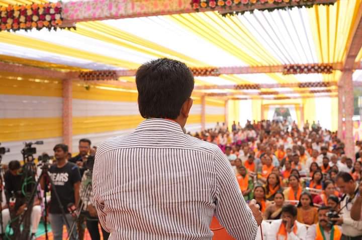 JDTHAKOR88's tweet photo. ભારતીય જનતા પાર્ટી ગાંધીનગર તાલુકા મંડળ ગાંધીનગર દક્ષિણ વિધાનસભાના ધારાસભ્ય શ્રી #અલ્પેશભાઈ_ઠાકોર સાહેબ ના મતવિસ્તારમાં જનસંપર્ક કાર્યાલય ‘વૈકુંઠ 2’નો શુભારંભ કાર્યક્રમ માન. ગૃહરાજ્ય મંત્રી શ્રી #HarshSanghavi જ���ની વિશેષ ઉપસ્થિતિ..
#AlpeshThakor #Vikunth2
@AlpeshThakor_ https://t.co/xyt7cSEID3