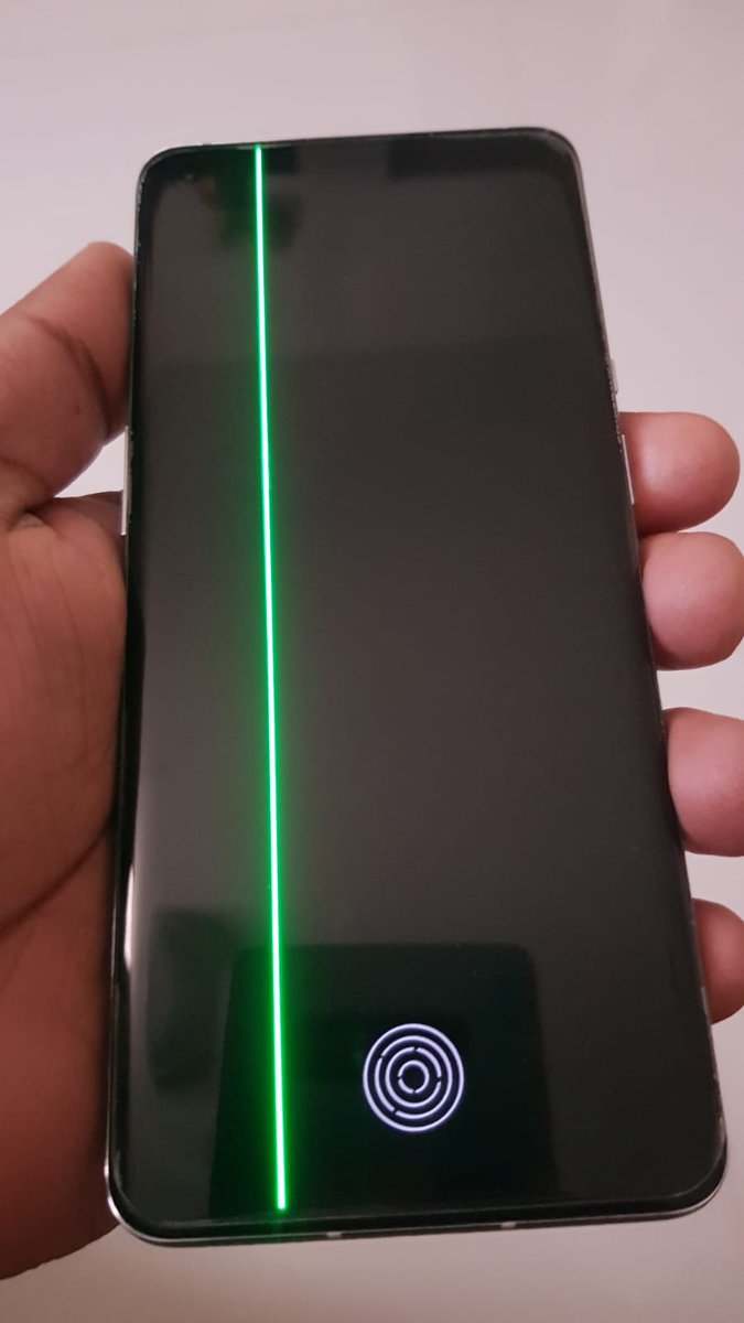 MancityBlues17's tweet image. Hey @OnePlus_Support Disappointed to see a dark green line appear on my OnePlus 9 Pro's display. No prior damage!  Looking for a resolution ASAP. #OnePlus9Pro #DisplayIssue #greenline