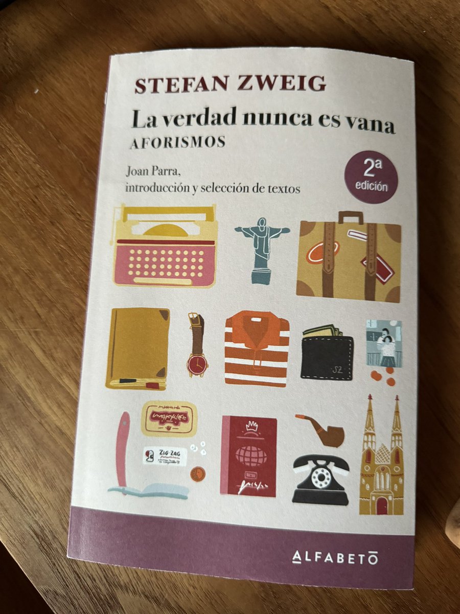 A partir de hoy recomendaré un libro cada viernes para el fin de semana.
Hoy comienzo con los aforismos de #StefanZweig editados por <a href="/EdAlfabeto/">Editorial Alfabeto</a> 

“Para quien es capaz de perderlo todo, todo es ga-nancia”.