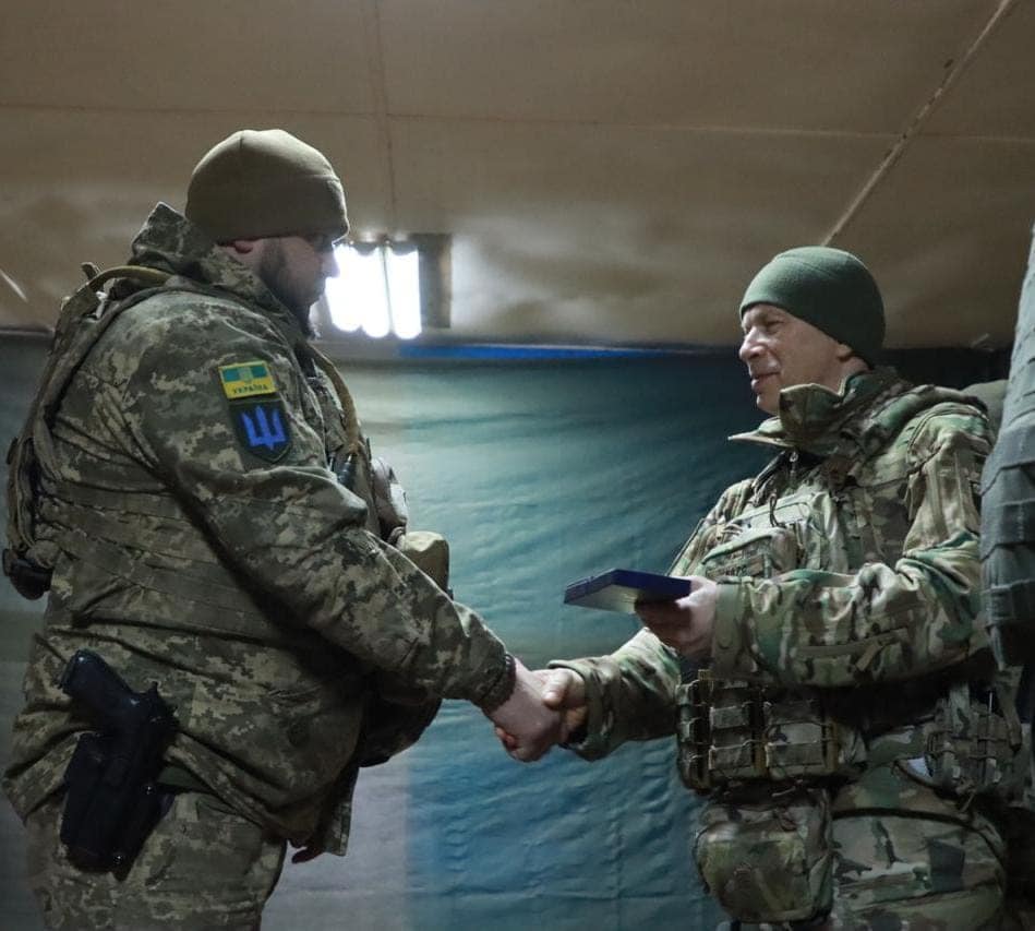 Працював на Авдіівському напрямку, де противник зосередив основні зусилля і вже декілька діб поспіль намагається прорвати оборону наших військ у смугах трьох бригад, щоденно кидаючи в бій штурмові підрозділи на техніці та в пішому порядку. facebook.com/CinCAFofUkrain…