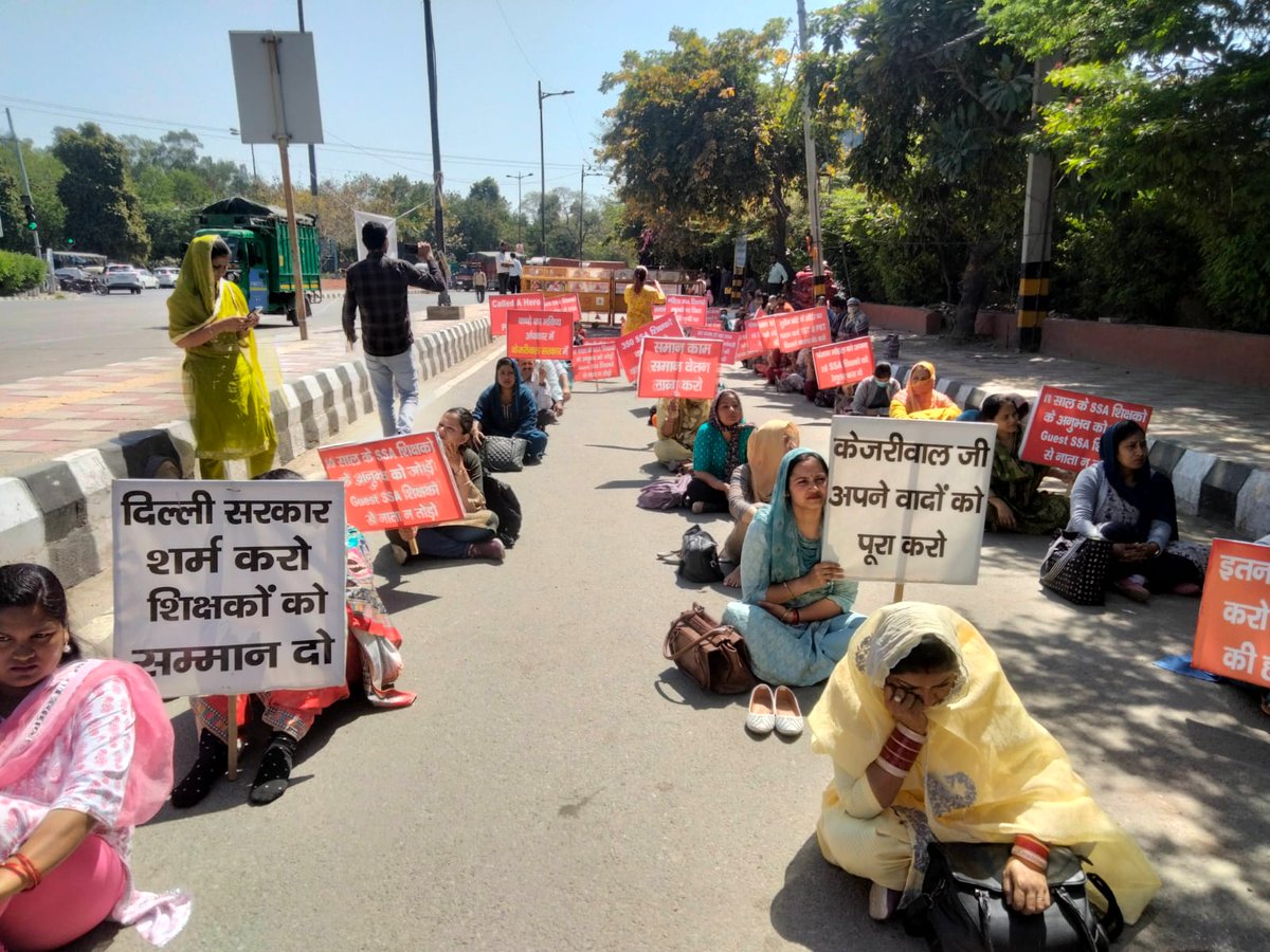 Geeta7753984655's tweet photo. @LtGovDelhi @AmitShah
@ArvindKejriwal
@rameshbidhuri 
@ArvinderLovely
@Virend_Sachdeva 
@TOIDelhi
#viralvideo
#TrendingNow
दिल्ली SSA शिक्षकों को अधिकार दो। https://t.co/o6VKGTpqqH