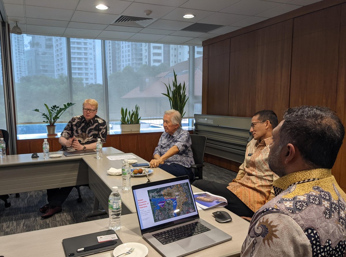 MORROWIntel's tweet photo. #MORROWIntelligence (MI) hosted Sandiaga Uno, Minister of Tourism and Creative Economy of the Republic of #Indonesia, for an intimate dialogue in #Singapore. Read more: https://t.co/Nxdpv7gVOo https://t.co/2n1IjCBC3a