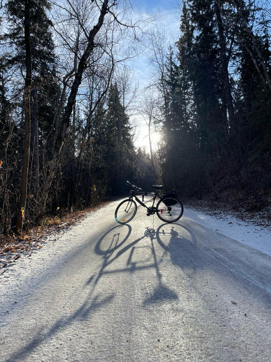 A thread 🧵on Edmonton's bike infrastructure from perspective of someone living on the edge of the city: #yegbike #yeg