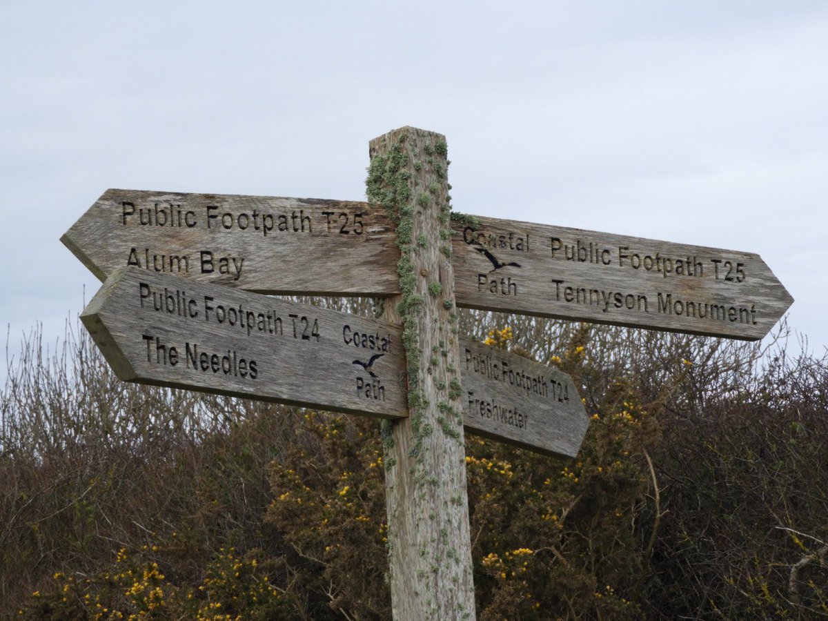 A lovely wooden sign for #FingerpostFriday from Tennyson Down #IsleofWight and just past the gate a replica of Nodes beacon dated 1638 that was one of the chain that warned of invasion