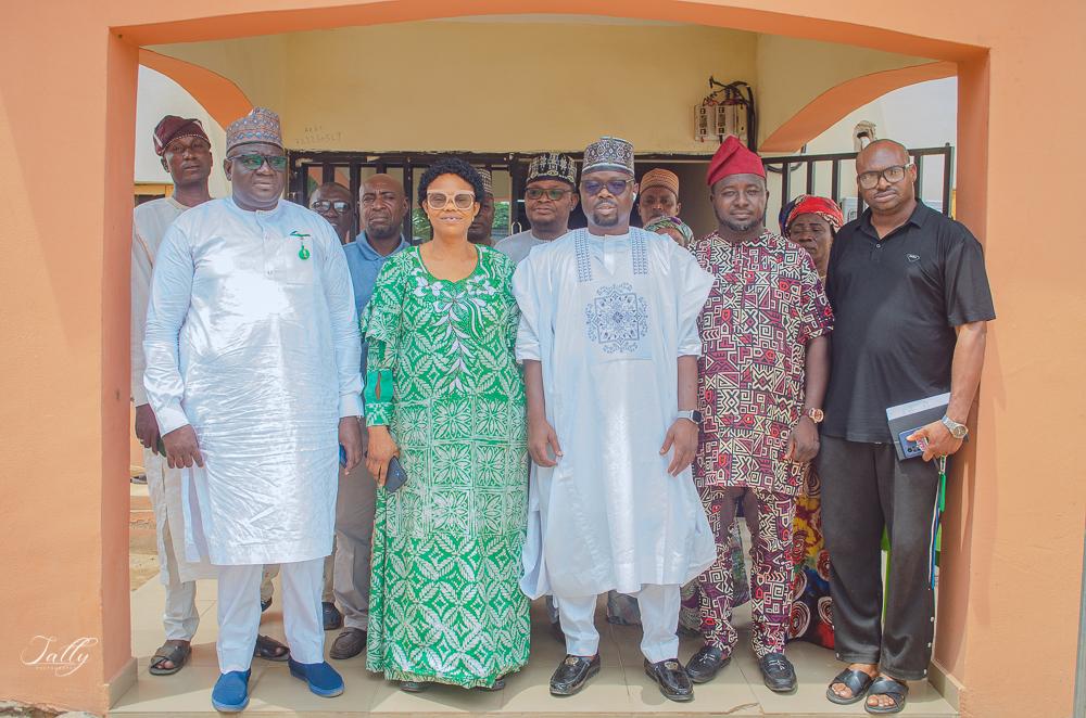 Confluence Media Team (CMT) (@cmt_kogi) on Twitter photo Lokoja LG Chair visits <a href="/NHyppadecNg/">N-HYPPADEC Nigeria</a> Coordinator, appeals for increase in catchment areas.
insidestorynews.com/lokoja-lg-chai… Lokoja LG Chair visits <a href="/NHyppadecNg/">N-HYPPADEC Nigeria</a> Coordinator, appeals for increase in catchment areas.
insidestorynews.com/lokoja-lg-chai…