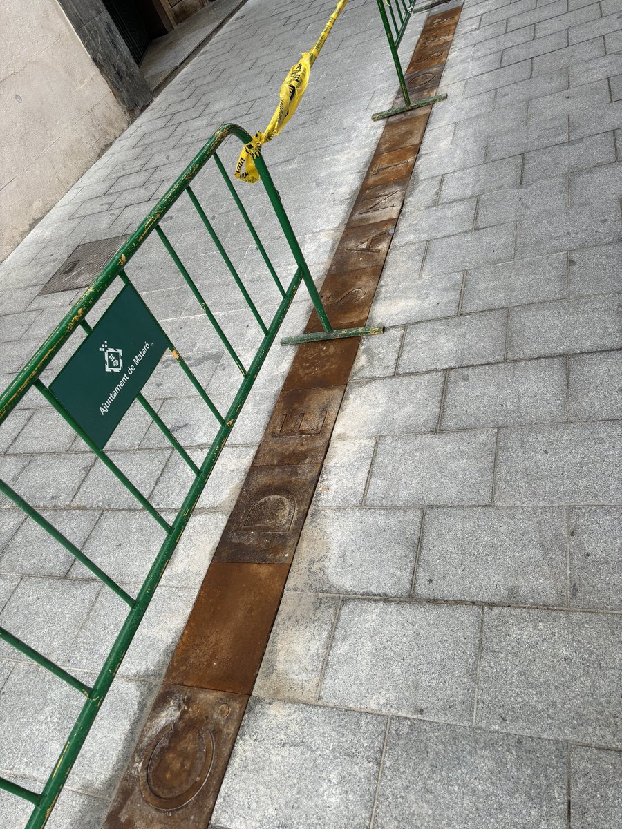 Bon dia <a href="/matarocat/">Ajuntament de Mataró</a>, això està acabat de posar. Li falta algun tractament antioxidant o de veritat que quedarà així de primeres?
<a href="/Cansalada_Viada/">Cansalada Viada</a> <a href="/Capgros/">Capgròs</a>