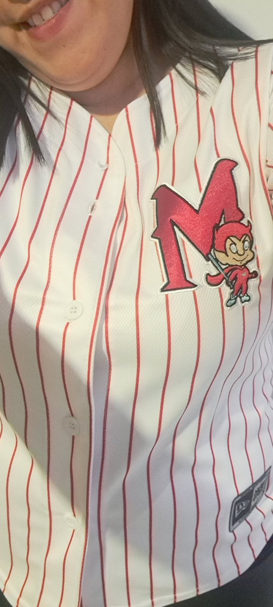 Virisly's tweet photo. @DiablosRojosMX  gracias por el pase! Mi papá y @ferfriastello fueron muy felices! Por temas de trabajo no pude asistir pero ellos lo mega disfrutaron! y tengo piel nueva! Me encato! https://t.co/wUGQFaCaqy