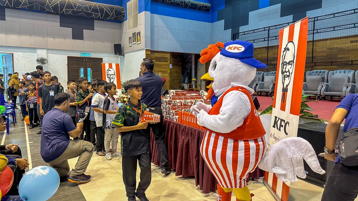 KFCmalaysia's tweet image. KFC, melalui inisiatif Add Hope, telah melaksanakan program-program perkongsian dan menziarahi beberapa rumah kebajikan di Malaysia. KFC Malaysia akan sentiasa komited dengan usaha-usaha sebegini sepanjang 2024 dan tahun-tahun seterusnya.

#AddHope #Kepci
