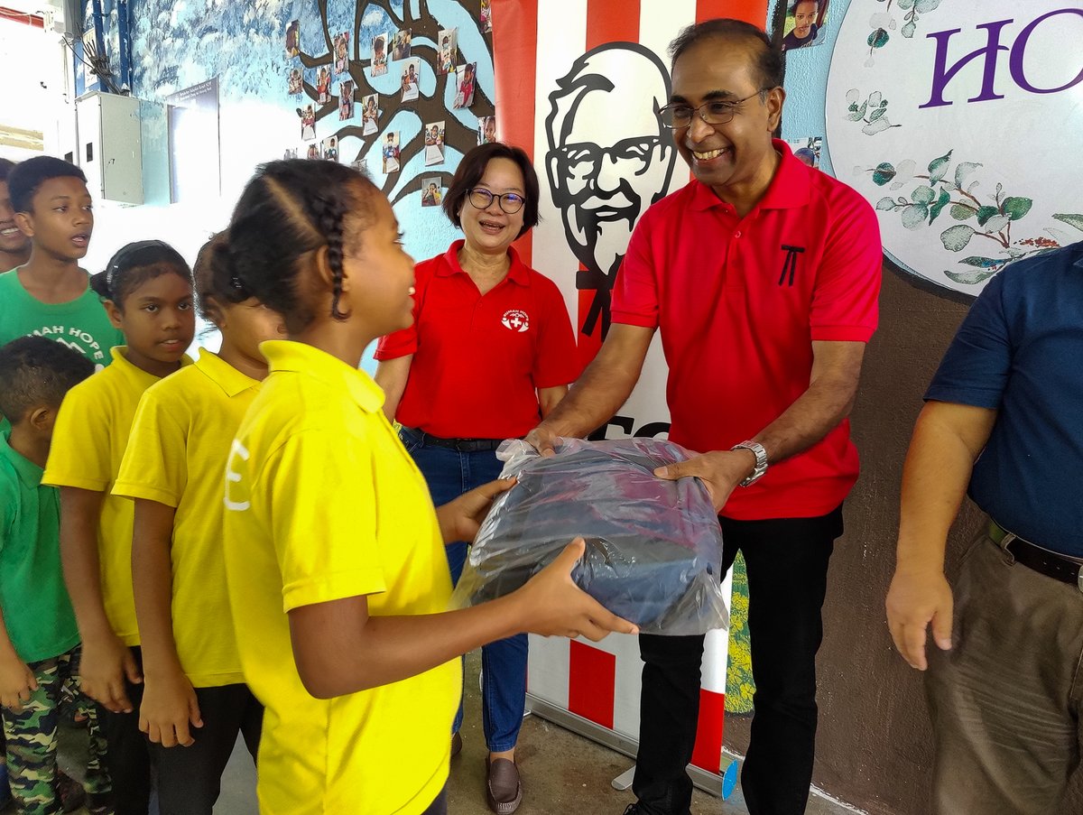 KFCmalaysia's tweet image. KFC, melalui inisiatif Add Hope, telah melaksanakan program-program perkongsian dan menziarahi beberapa rumah kebajikan di Malaysia. KFC Malaysia akan sentiasa komited dengan usaha-usaha sebegini sepanjang 2024 dan tahun-tahun seterusnya.

#AddHope #Kepci
