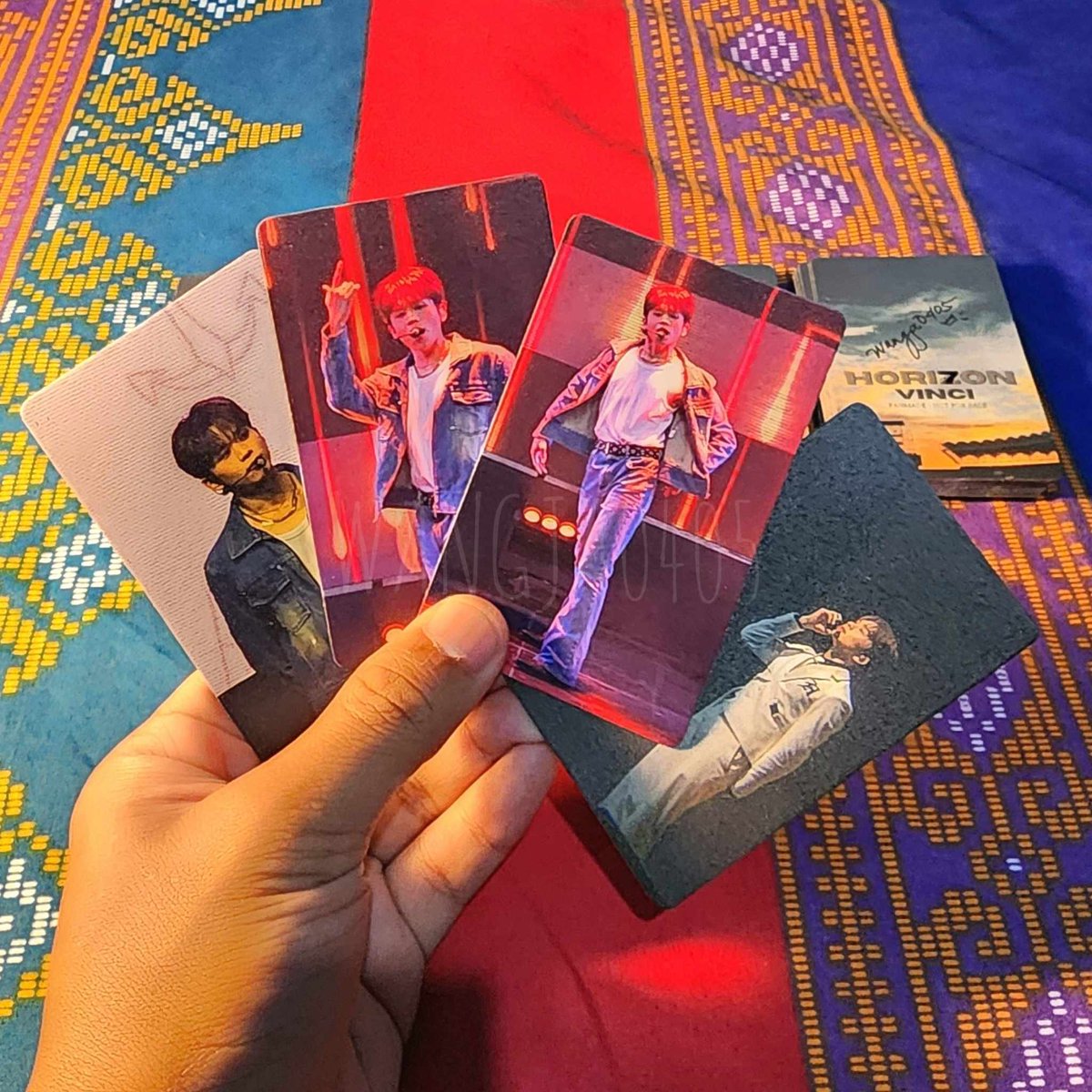 wangja0405's tweet photo. 🐲 3/16 | #VINCINITY Birthday Fan Support

Pouty #VINCI, BinchFries, Vinci's Heart, and more are coming to Sine Pop! 💙

Giving these away tomorrow! Feel free to approach me, but I'll also hand these out. Let's observe decorum, okidoks? Ty! 'Takits~

#ARoundTripOfLoveWithVINCI https://t.co/wvji19TCfb